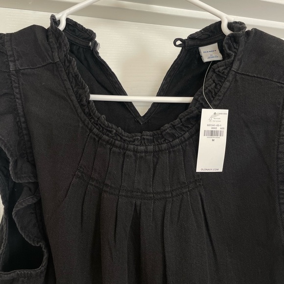 Black Ruffled Sleeveless Top - Picture 5 of 5